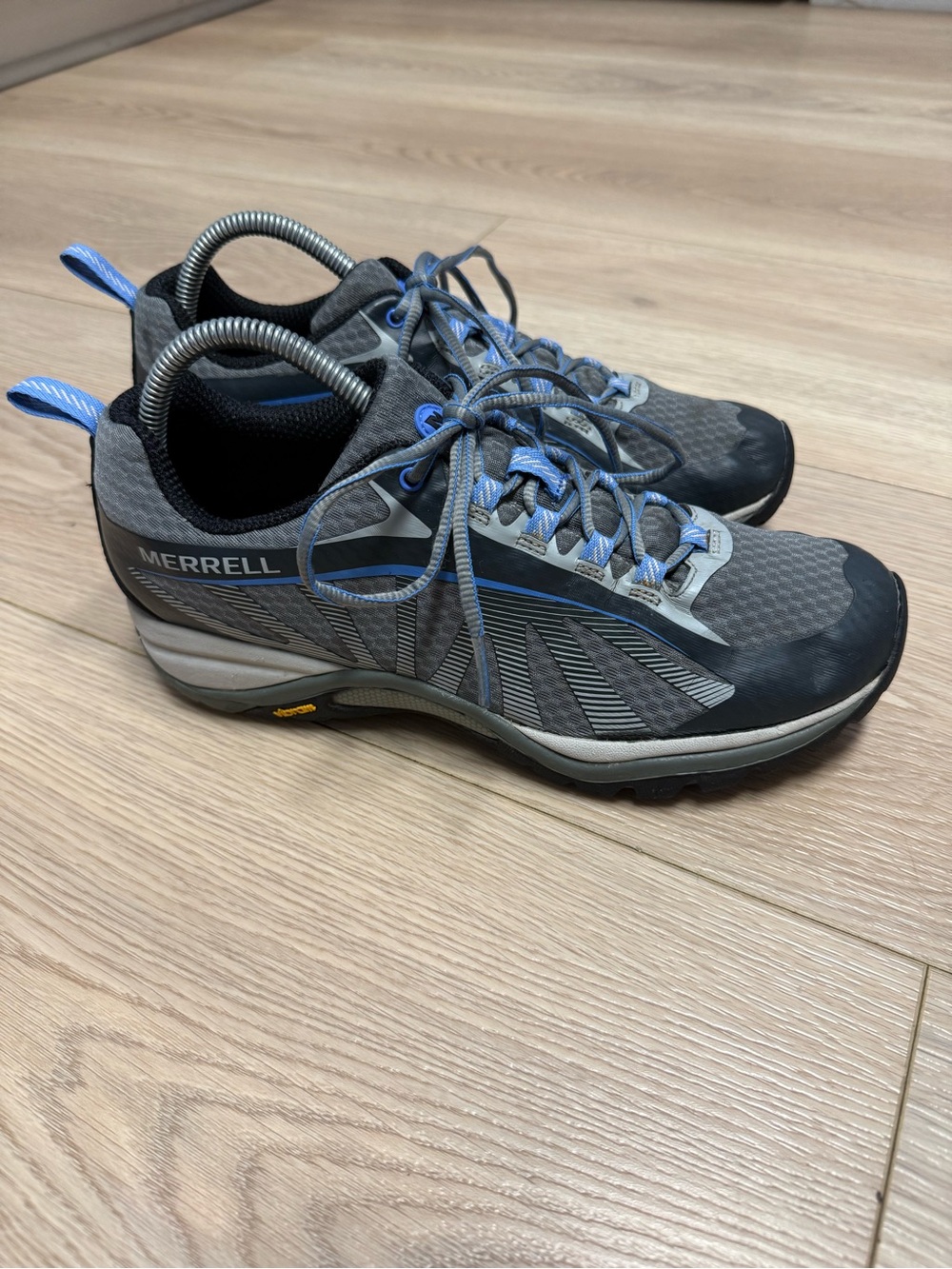 Merrell Women's Siren Edge hiking shoes in a grey and blue colorway, Size 9
